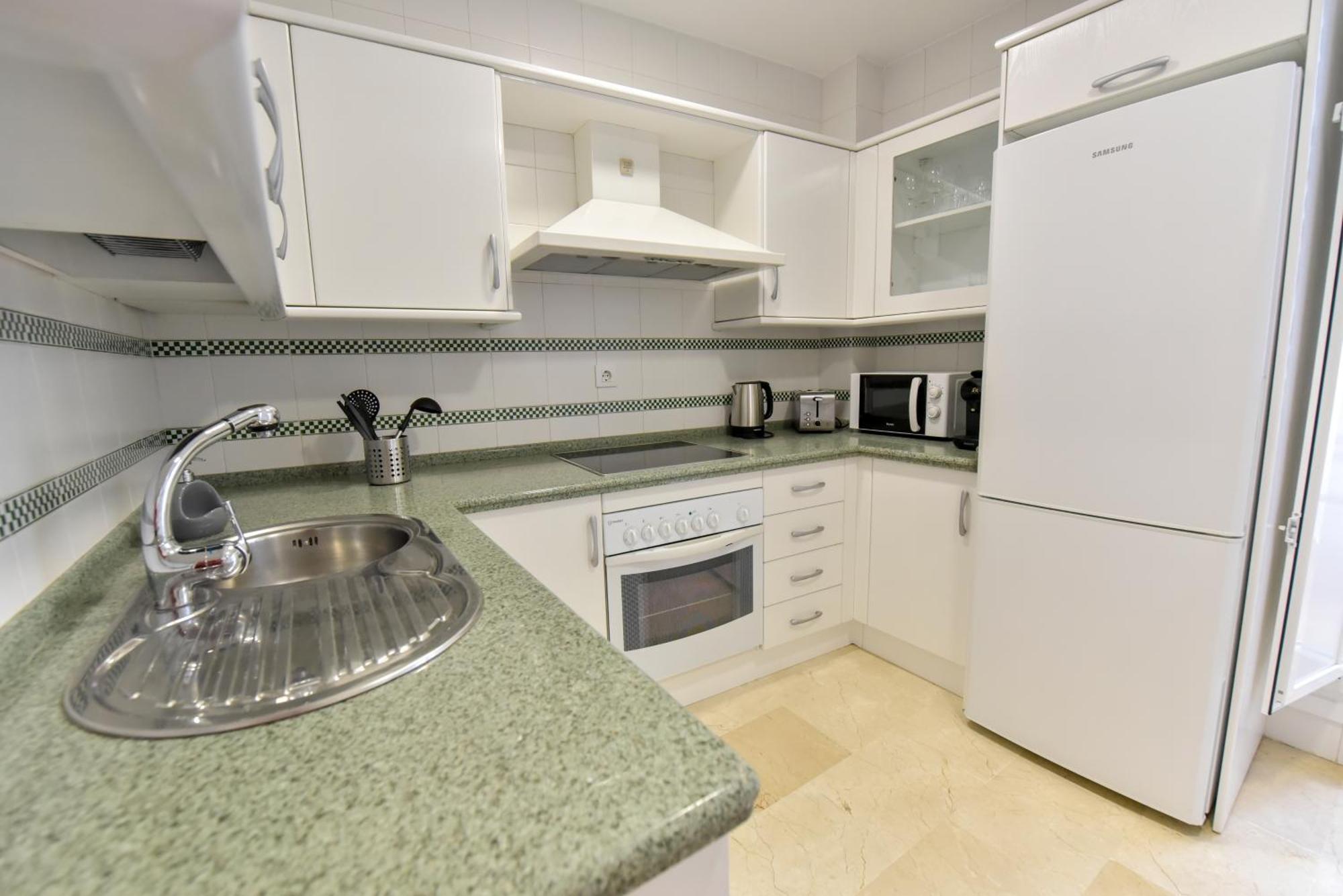 New! Exclusive Duplex Design - Parking & Pool *
