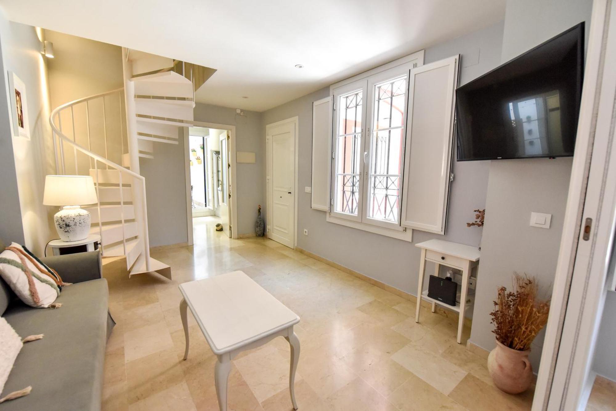 New! Exclusive Duplex Design - Parking & Pool Appartement *